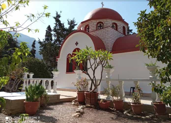 πυθ β εξωφυλλο