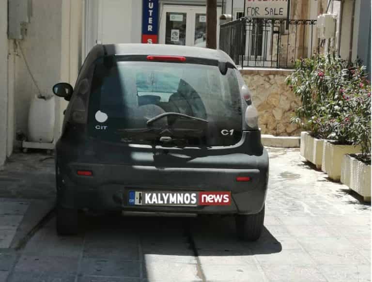 Ο “υπεράνω νόμου” πρόεδρος της ΑΝΕΚ Θανάτσης που παρκάρει το αυτοκίνητο του πάνω στο πεζοδρόμιο!  