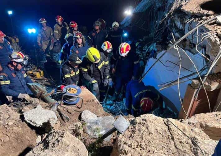 Τραγωδία στην Κρήτη: Βράχος έπεσε σε συγκρότημα ενοικιαζομένων δωματίων στο Λασίθι. 