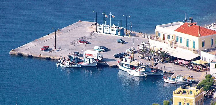 Πτώση ΙΧΕ οχήματος χωρίς επιβάτες στο λιμάνι της Αγίας Μαρίνας Λέρου.