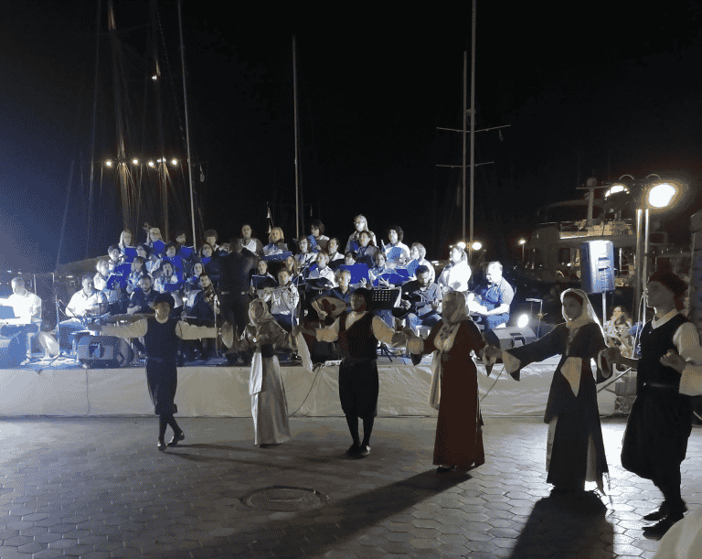 Βραδιά αφιερωμένη στους Αποδήμους Καλυμνίους με τη Δημοτική χορωδία υπό τη διεύθυνση του Στάθη Τσαγκάρη (video)