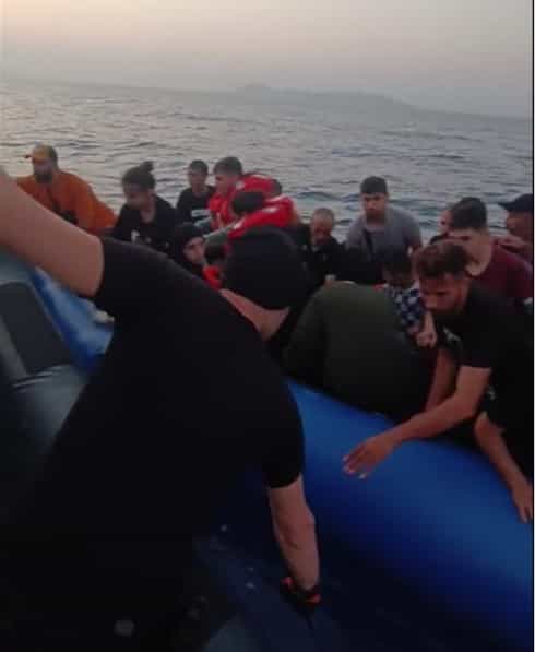 Εντοπισμός 31 αλλοδαπών και σύλληψη του αλλοδαπού διακινητή τους στη θαλάσσια περιοχή Βαθύ Καλύμνου.