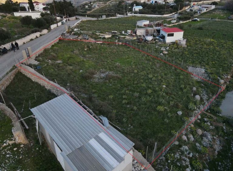 ΠΩΛΕΙΤΑΙ οικόπεδο στο Άργος Καλύμνου, εντός οικισμού, άρτιο και οικοδομήσιμο, 766,78 τμ με πρόσβαση από 2 δρόμους .