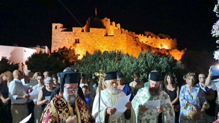 Αρχιερατικός Εσπερινός και τα εγκώμια στον ιστορικό Ιερό Ναό της Παναγίας του Κάστρου Παντελίου Λέρου.(video)