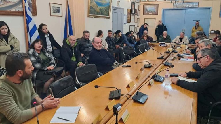 Έκτακτη συνεδρίαση με ισχυρό πολιτικό και κοινωνικό αποτύπωμα στο Δημοτικό Συμβούλιο Καλύμνου-Πλήρης στήριξη του Γιάννη Χαλίκου από τη Δημοτική αρχή.(video)
