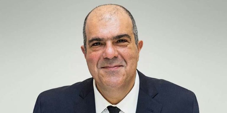 Δέκα εκατομμύρια ευρώ από Στέλιο Χατζηιωάννου για να μείνουν οι γιατροί στα μικρά νησιά