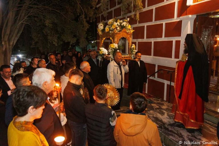 Η περιφορά του Επιταφίου στην Ιερά Μονή της Αγίας Αικατερίνης στους Βοθύνους Καλύμνου μέσα από 9 υπέροχες φωτογραφίες του Νικόλα Σμαλιού