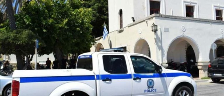 Εξιχνίαση απάτης στην Κω σε βάρος ηλικιωμένης από 2 άτομα που με το πρόσχημα του λογιστή της αφαίρεσαν τιμαλφή εκτιμώμενης αξίας 10.000 ευρώ.